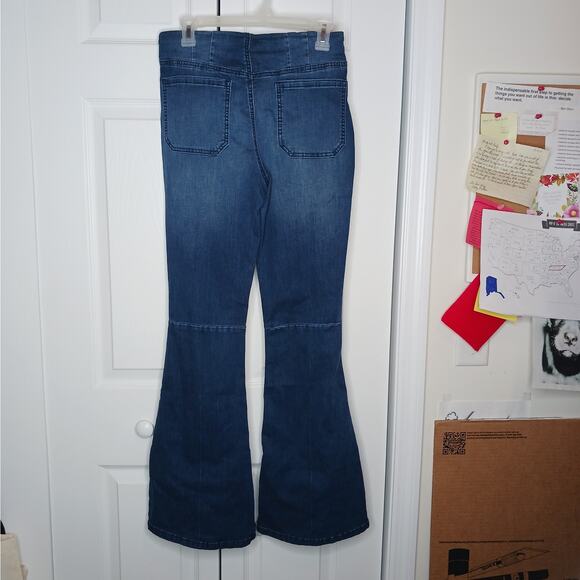 Suzanne Betro Denim Lorne Pull On Flare Jeans NWT Sz 8 - Picture 3 of 11